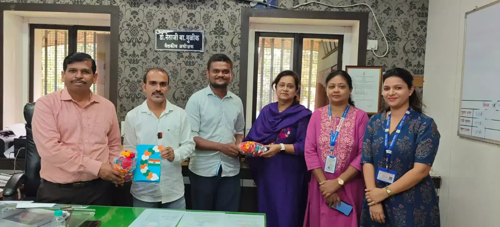 Mumbai: समाज के तानों को नजरअंदाज कर जवानों के लिए भेजीं राखियां, जज्बे को सलाम