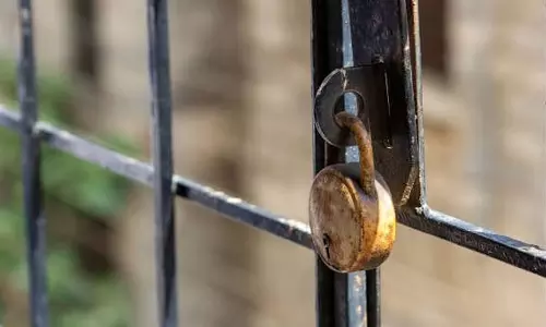 गोंडा में बिना मान्यता चल रहा निजी स्कूल सील