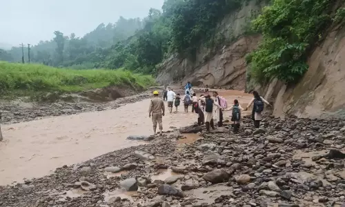 Nahan: मातर में बाढ़ से मची अफरा-तफरी, 52 बच्चों समेत 64 लोगों का रेस्क्यू