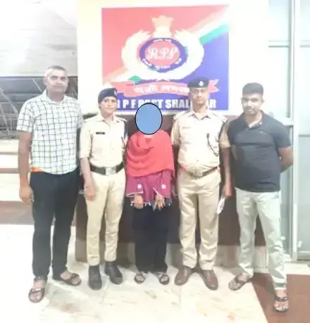 Kolkata: शालीमार स्टेशन पर आरपीएफ ने लापता बच्ची को सकुशल खोज निकाला