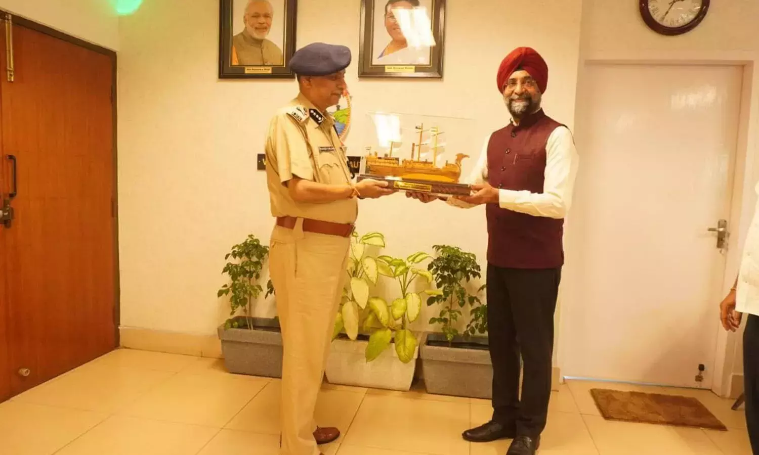 सीआईएसएफ महानिदेशक प्रवीर रंजन ने विशाखापत्तनम बंदरगाह का दौरा किया