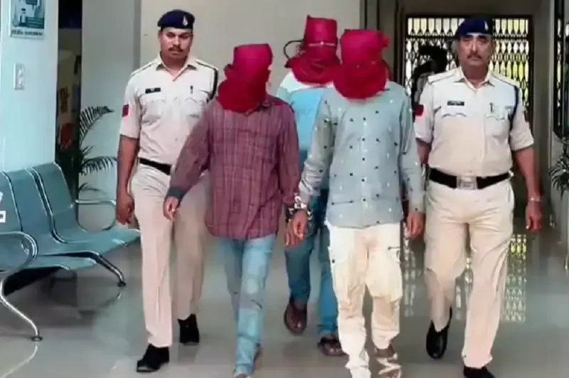 Bhopal: अंतरराज्यीय साइबर ठगी नेटवर्क का खुलासा, पुलिस ने 6 आरोपियों को किया गिरफ्तार Bhopal: अंतरराज्यीय साइबर ठगी नेटवर्क का खुलासा, पुलिस ने 6 आरोपियों को किया गिरफ्तार