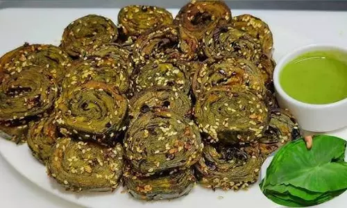 घर पर बनाएं खट्टा मीठा गुजराती पात्रा अरबी के पत्तों से तैयार करें ये डिश