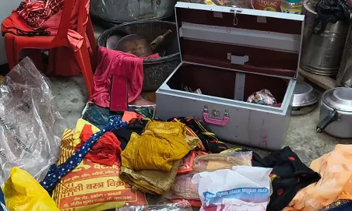 Noida: घर से लाखों की चोरी, जेवरात और नगदी लेकर फरार हुए चोर