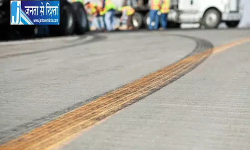 जम्मू-कश्मीर के रियासी में गाड़ी खाई में गिरी, 3 लोगों की मौत