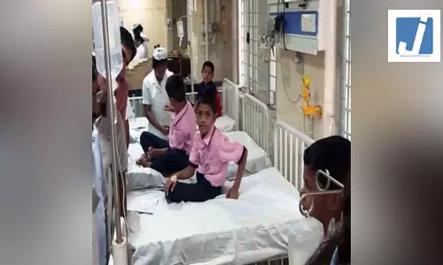 मिड-डे मील खाने के बाद दो दर्जन से ज्यादा बच्चे बीमार पड़े, मचा हड़कंप मिड-डे मील खाने के बाद दो दर्जन से ज्यादा बच्चे बीमार पड़े, मचा हड़कंप