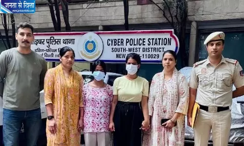 डेटिंग ऐप पर दोस्ती कर बुजुर्ग से 1.30 लाख की ठगी, दो महिलाएं गिरफ्तार डेटिंग ऐप पर दोस्ती कर बुजुर्ग से 1.30 लाख की ठगी, दो महिलाएं गिरफ्तार