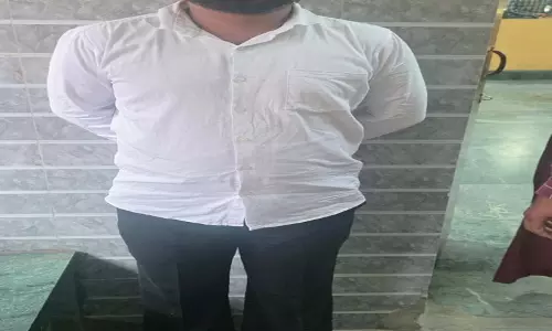 कार से कुचलकर युवक की हत्या करने वाले आरोपी ने कोर्ट में किया सरेंडर कार से कुचलकर युवक की हत्या करने वाले आरोपी ने कोर्ट में किया सरेंडर