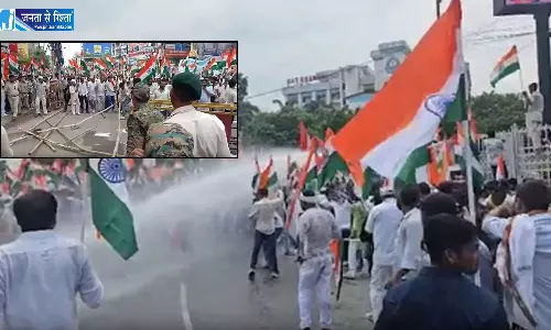 पटना में RJD मार्च पर पुलिस कार्रवाई, बैरिकेड तोड़ने पर हुई झड़प पटना में RJD मार्च पर पुलिस कार्रवाई, बैरिकेड तोड़ने पर हुई झड़प