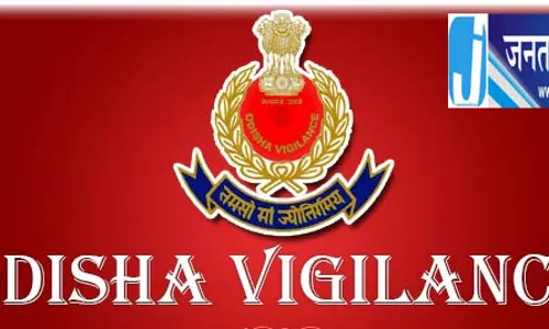 ओडिशा में 8 हजार रिश्वत लेते अधिकारी गिरफ्तार