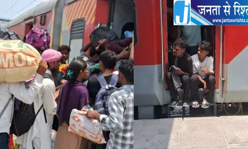 रक्षाबंधन पर ट्रेनों में बढ़ी भीड़, पायदान पर सफर कर रहे यात्री रक्षाबंधन पर ट्रेनों में बढ़ी भीड़, पायदान पर सफर कर रहे यात्री