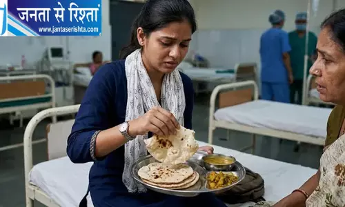 महिला अस्पताल में कच्ची रोटी परोसने का आरोप, भोजन व्यवस्था पर उठे सवाल महिला अस्पताल में कच्ची रोटी परोसने का आरोप, भोजन व्यवस्था पर उठे सवाल