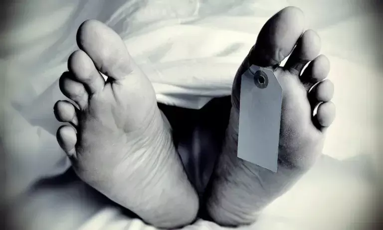 Assam: महिला की मौत के बाद 3 लोग पुलिस हिरासत में Assam: महिला की मौत के बाद 3 लोग पुलिस हिरासत में
