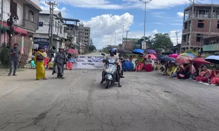 Manipur: घाटी में विरोध-प्रदर्शन तेज, बंद का व्यापक असर Manipur: घाटी में विरोध-प्रदर्शन तेज, बंद का व्यापक असर