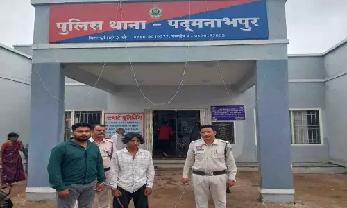 दुर्ग बस स्टैंड में मारपीट और लूटकांड, 24 घंटे में चार आरोपी गिरफ्तार दुर्ग बस स्टैंड में मारपीट और लूटकांड, 24 घंटे में चार आरोपी गिरफ्तार