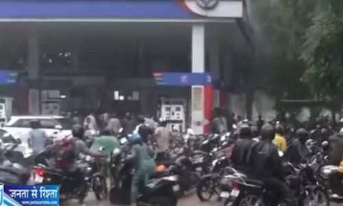 फ्री पेट्रोल कूपन की खबर वायरल चंडीगढ़ में व्यवस्था संभालना हुआ मुश्किल फ्री पेट्रोल कूपन की खबर वायरल चंडीगढ़ में व्यवस्था संभालना हुआ मुश्किल
