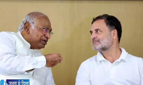 राष्ट्रगीत को लेकर राजनीति तेज कांग्रेस के फैसले पर उठे सवाल राष्ट्रगीत को लेकर राजनीति तेज कांग्रेस के फैसले पर उठे सवाल