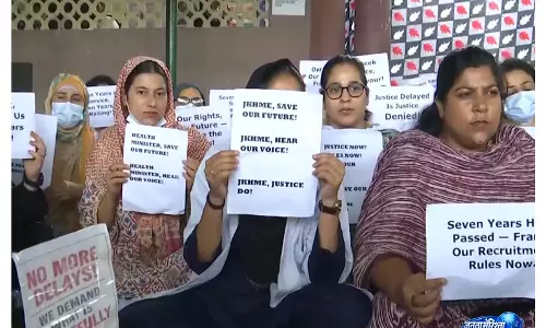 डोडा में GMC कर्मचारियों का प्रदर्शन जारी