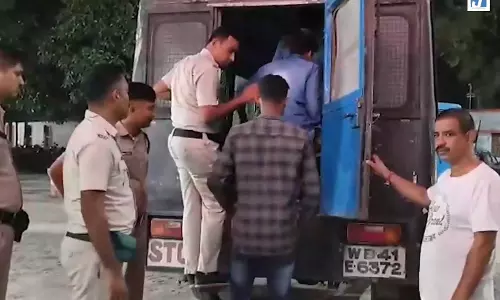 बंगाल में बड़ी कार्रवाई, संदिग्ध 7 बांग्लादेशी हिरासत में बंगाल में बड़ी कार्रवाई, संदिग्ध 7 बांग्लादेशी हिरासत में