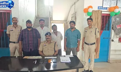 टेंट लगाकर खेल रहे थे लाखों का जुआ, 4 जुआरी गिरफ्तार