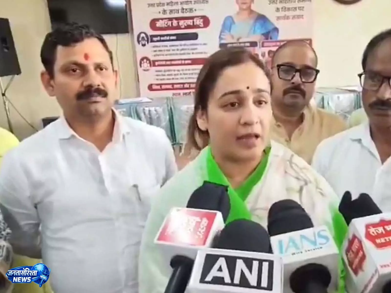 अपर्णा यादव ने वंदे मातरम् विवाद पर कांग्रेस को घेरा अपर्णा यादव ने वंदे मातरम् विवाद पर कांग्रेस को घेरा