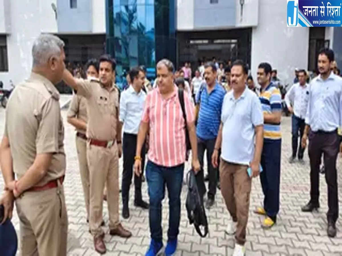 विजिलेंस की रेड से घबराया अधिकारी शौचालय में छिपा रिश्वत की रकम बरामद विजिलेंस की रेड से घबराया अधिकारी शौचालय में छिपा रिश्वत की रकम बरामद