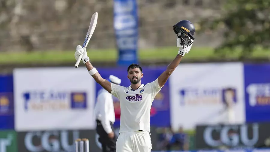 देवदत्त पडिक्कल का पहला टेस्ट शतक, मुश्किल हालात में शानदार बल्लेबाजी से रचा इतिहास देवदत्त पडिक्कल का पहला टेस्ट शतक, मुश्किल हालात में शानदार बल्लेबाजी से रचा इतिहास