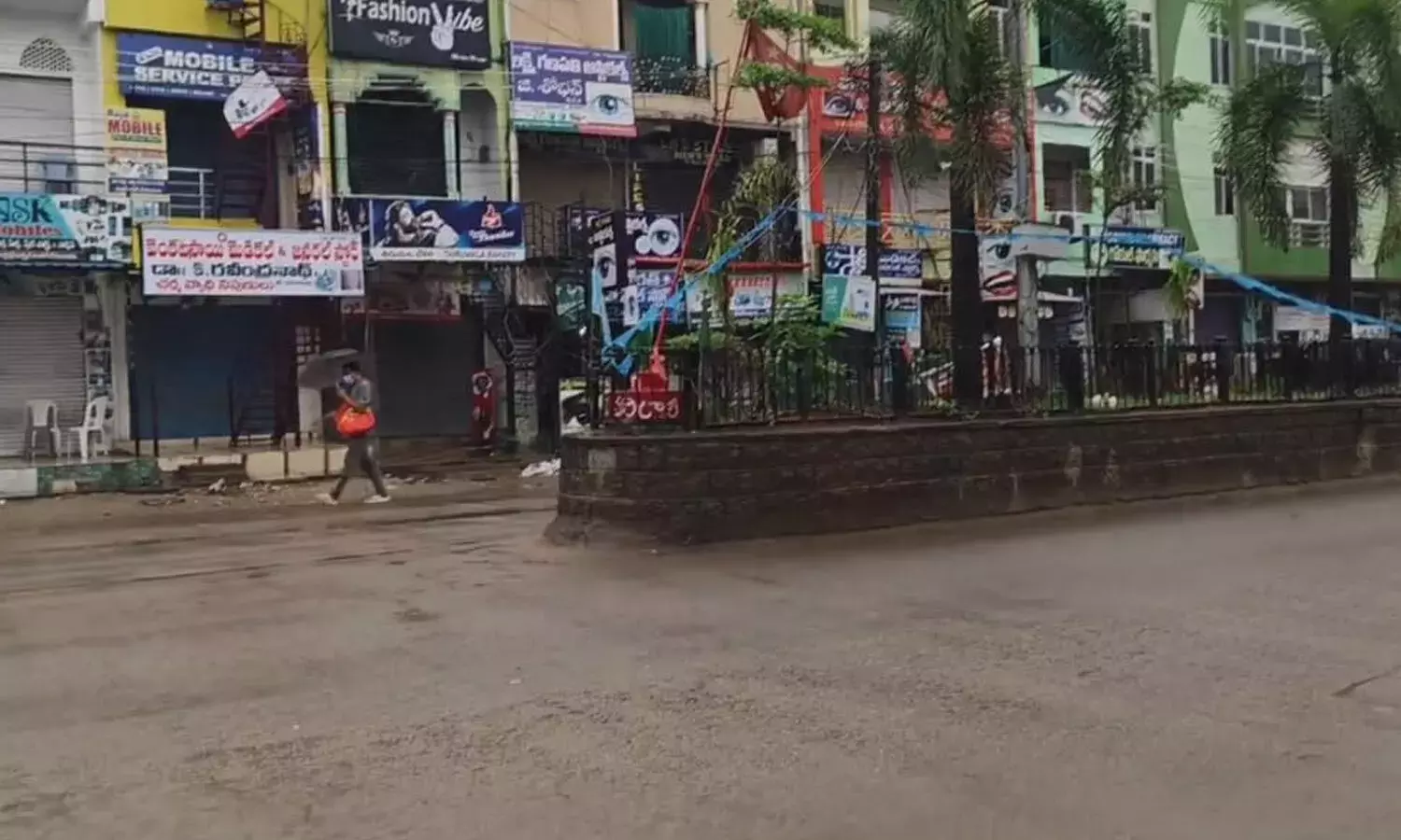 पेद्दी सुदर्शन रेड्डी की मूर्ति हटाने पर नरसंपेट बंद पेद्दी सुदर्शन रेड्डी की मूर्ति हटाने पर नरसंपेट बंद