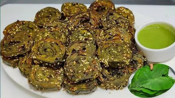 घर पर बनाएं खट्टा मीठा गुजराती पात्रा अरबी के पत्तों से तैयार करें ये डिश घर पर बनाएं खट्टा मीठा गुजराती पात्रा अरबी के पत्तों से तैयार करें ये डिश