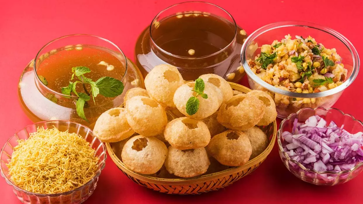 चटपटी चना चाट गोलगप्पे का नया स्वाद, घर पर बनाएं आसान रेसिपी चटपटी चना चाट गोलगप्पे का नया स्वाद, घर पर बनाएं आसान रेसिपी