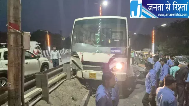 दिल्ली-आगरा हाईवे पर दर्दनाक हादसा, स्कूटी और बाइक सवार की मौत दिल्ली-आगरा हाईवे पर दर्दनाक हादसा, स्कूटी और बाइक सवार की मौत