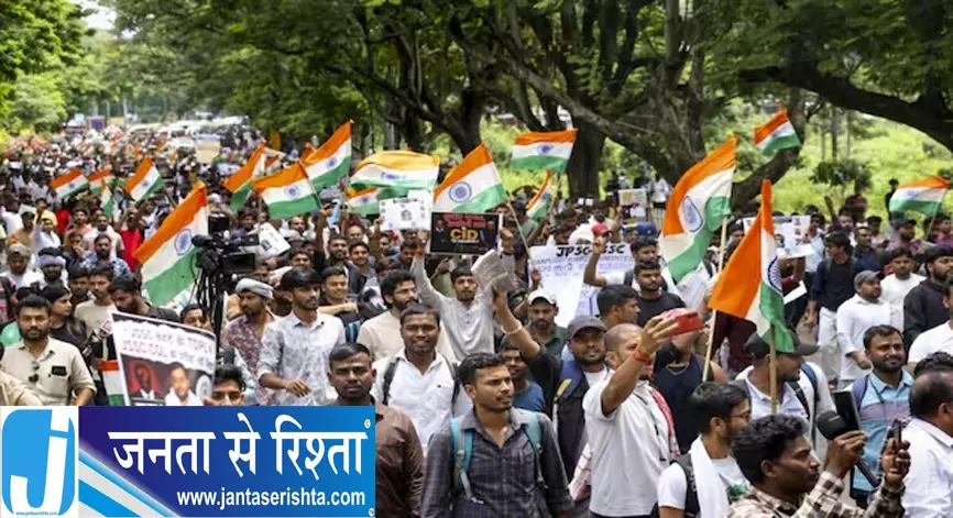 परीक्षा रद्द करने के फैसले पर बवाल कर्मचारियों ने मांगा न्याय परीक्षा रद्द करने के फैसले पर बवाल कर्मचारियों ने मांगा न्याय