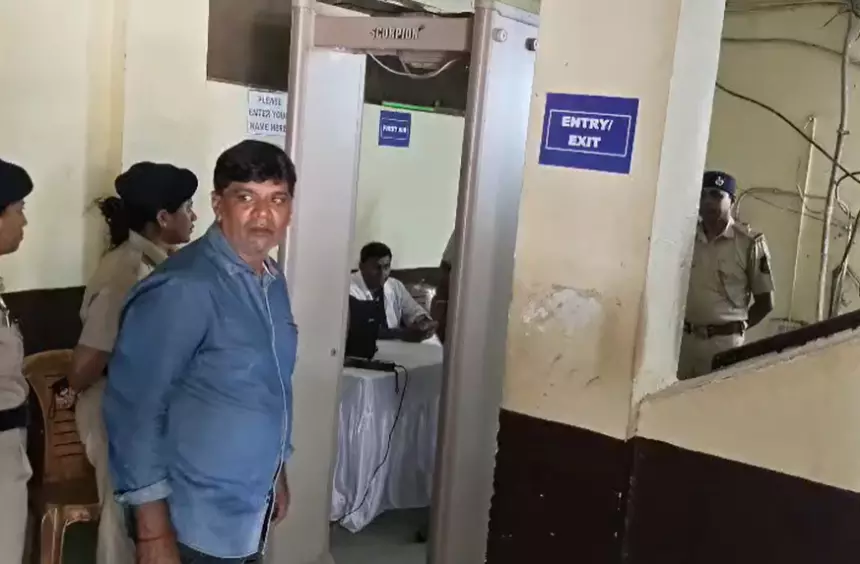 गोवा: ईवीएम की FLC प्रक्रिया और तकनीकी जांच तेज गोवा: ईवीएम की FLC प्रक्रिया और तकनीकी जांच तेज