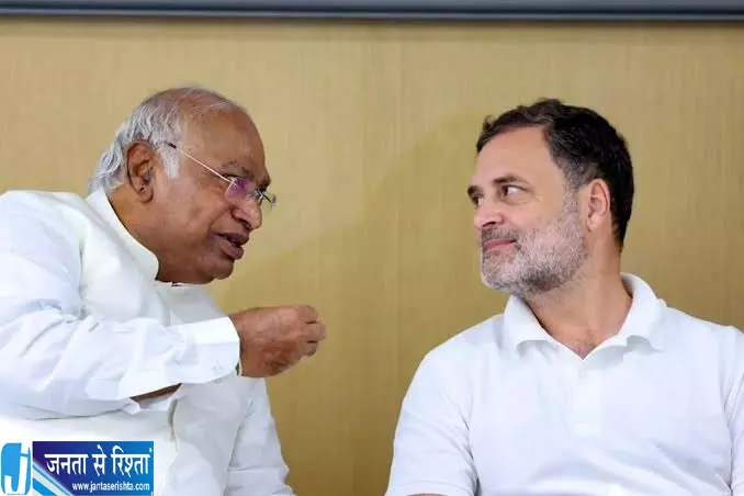 राष्ट्रगीत को लेकर राजनीति तेज कांग्रेस के फैसले पर उठे सवाल राष्ट्रगीत को लेकर राजनीति तेज कांग्रेस के फैसले पर उठे सवाल