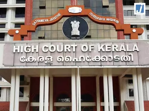 केरल : सावरकर पर पूछे गए सवाल को लेकर शिक्षक निलंबित केरल : सावरकर पर पूछे गए सवाल को लेकर शिक्षक निलंबित