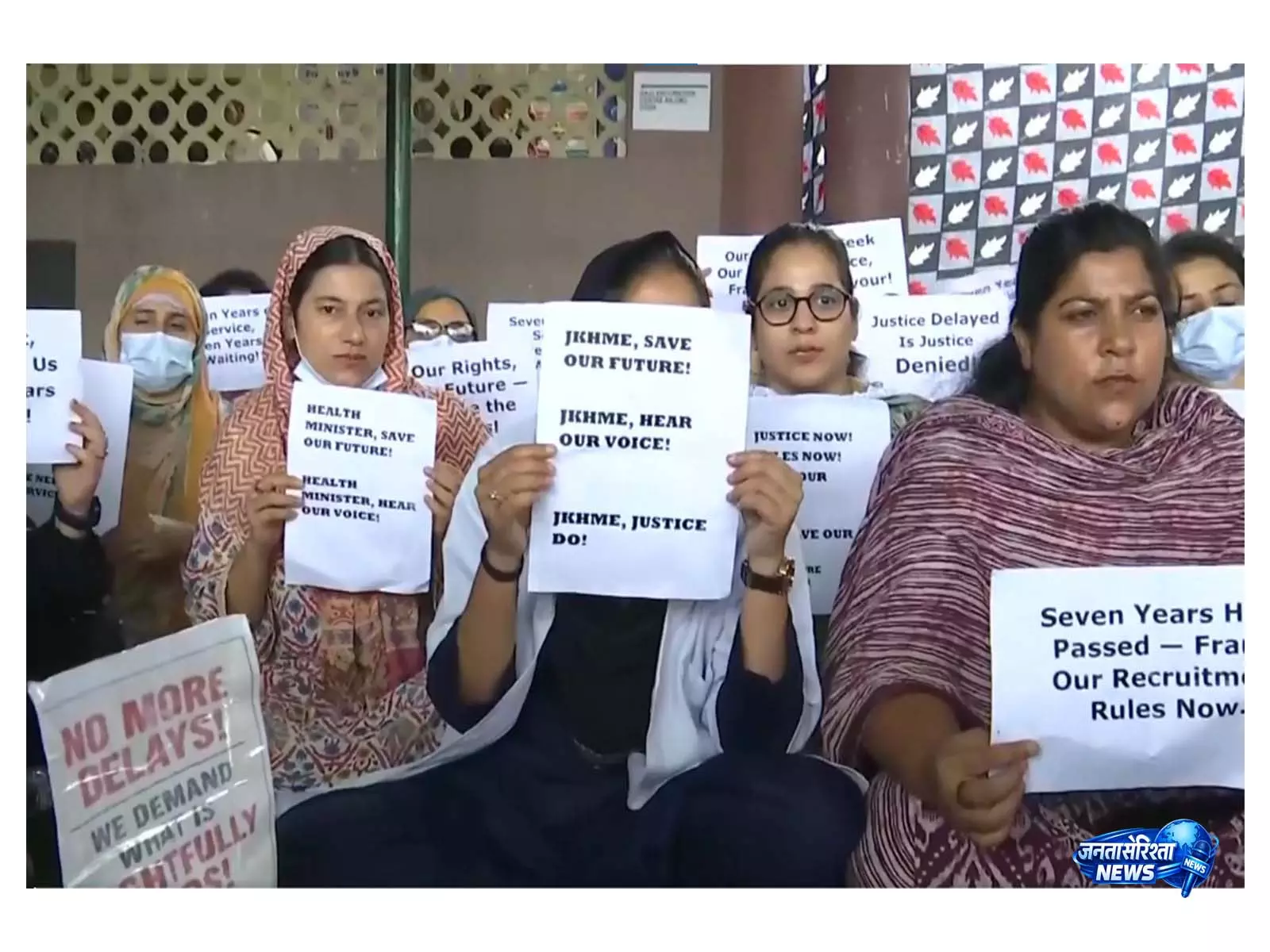 डोडा में GMC कर्मचारियों का प्रदर्शन जारी डोडा में GMC कर्मचारियों का प्रदर्शन जारी