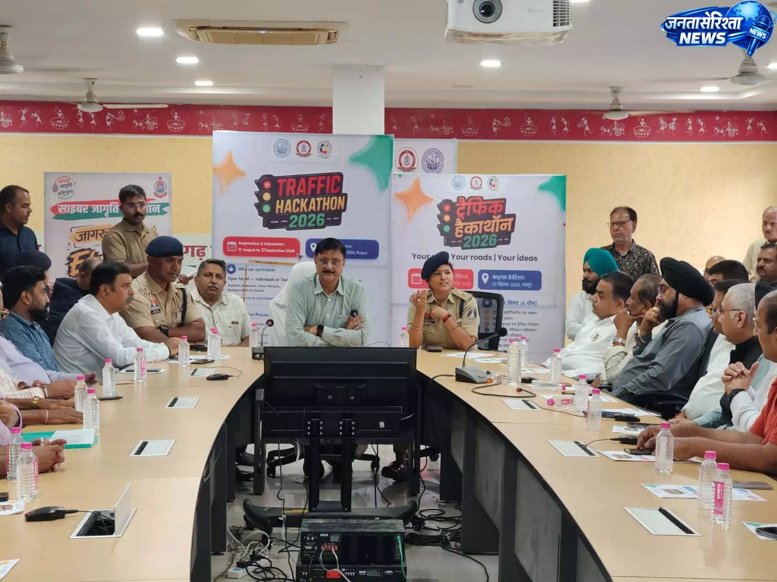 रायपुर ट्रैफिक हैकाथॉन-2026 को लेकर संगठनों की बैठक रायपुर ट्रैफिक हैकाथॉन-2026 को लेकर संगठनों की बैठक