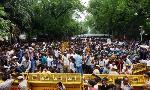 Delhi जंतर-मंतर विरोध: चोटों से जूझ रहे प्रदर्शनकारी Delhi जंतर-मंतर विरोध: चोटों से जूझ रहे प्रदर्शनकारी