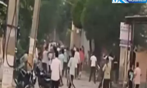 जींद में पंचायत के दौरान खूनी संघर्ष दो पक्षों में पथराव महिला युवक घायल जींद में पंचायत के दौरान खूनी संघर्ष दो पक्षों में पथराव महिला युवक घायल