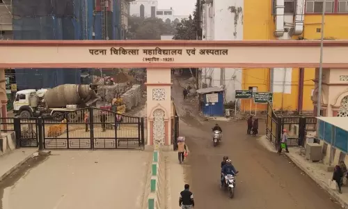 PMCH में मरीज के परिजनों और डॉक्टरों के बीच मारपीट के बाद हड़ताल PMCH में मरीज के परिजनों और डॉक्टरों के बीच मारपीट के बाद हड़ताल