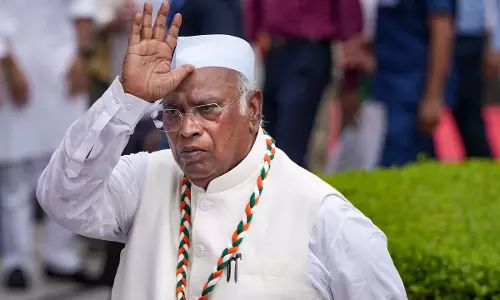 CWC बैठक में शुद्धिकरण मामले पर चर्चा, खरगे ने जताई नाराजगी; वेणुगोपाल ने बताया अस्वीकार्य CWC बैठक में शुद्धिकरण मामले पर चर्चा, खरगे ने जताई नाराजगी; वेणुगोपाल ने बताया अस्वीकार्य