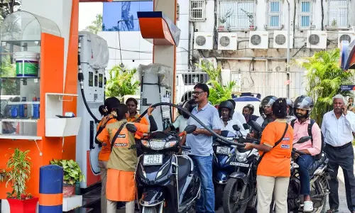 बिना बीमा वाहनों को नहीं मिलेगा पेट्रोल-डीजल