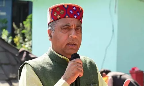 Mandi: जयराम ठाकुर बोले, कुर्सी बचाने के लिए गांधी परिवार के पीछे चल रहे सुक्खू