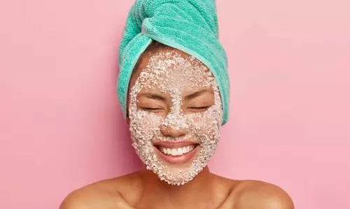 चेहरे की डेड स्किन हटाने का आसान तरीका एक्सफोलिएशन के फायदे