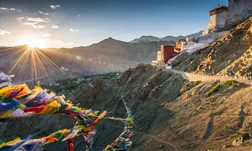 लद्दाख मुद्दे पर केंद्र और समूहों में गतिरोध लद्दाख मुद्दे पर केंद्र और समूहों में गतिरोध
