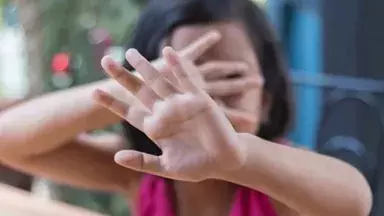 Mumbai: पुणे में बच्ची की हत्या के बाद भड़का आक्रोश, हाईवे पर उतरे ग्रामीण Mumbai: पुणे में बच्ची की हत्या के बाद भड़का आक्रोश, हाईवे पर उतरे ग्रामीण