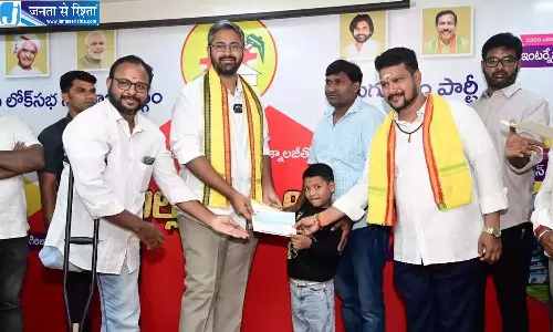 Andhra: सांसद श्रीभरत ने 59 लाभार्थियों को 34 लाख रुपये से अधिक के CMRF चेक बांटे