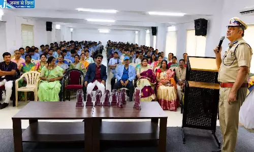 Andhra: CP शंखब्रत बागची ने छात्रों से बुरी संगत और नशीले पदार्थों से दूर रहने का आग्रह किया