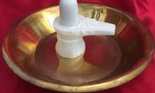 शिवलिंग की जलहरी किस दिशा में रखें भोलेनाथ की पूजा से जुड़े जरूरी नियम शिवलिंग की जलहरी किस दिशा में रखें भोलेनाथ की पूजा से जुड़े जरूरी नियम