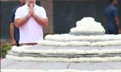 राहुल ने राजीव गांधी को दी श्रद्धांजलि